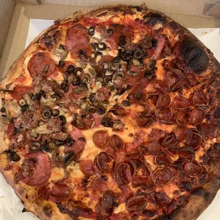 Large pizza (half original/half tazze pepperoni). Cooked well done.