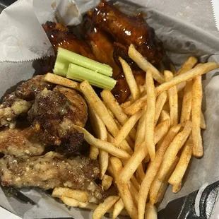 chicken wings, fried chicken wings, chicken wings and fried chicken, poultry, bbq wings, fried chicken, food, bbq chicken, chicken