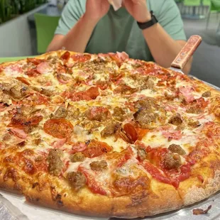 16&apos;&apos; Meat Lovers Pizza