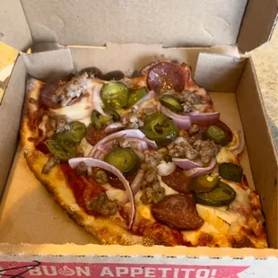 Lunch special: slice with up to four toppings