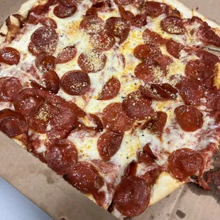 Large Pepperoni Pizza