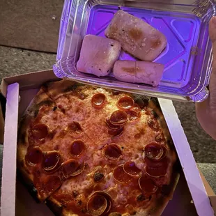 Pepperoni pizza &amp; garlic knots