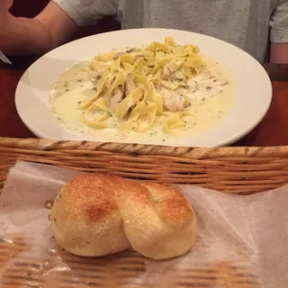 Fettuccine Alfredo