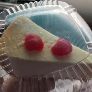 Cheesecake with cherries