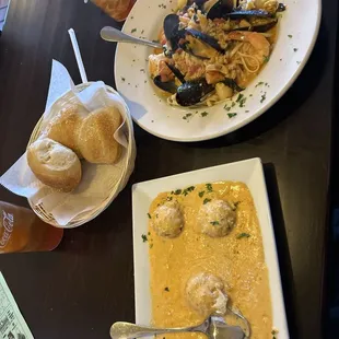 Crab stuffed mushrooms, house buns, Frutti Di Mare.