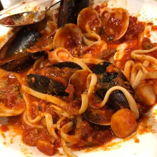 Below is Seafood pasta - One of Hubbie's favorite.