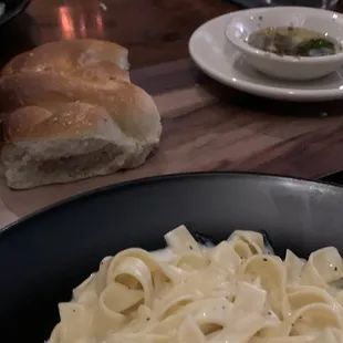 Alfredo and bread