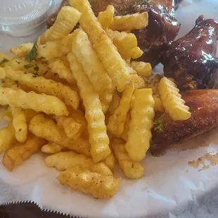 6 piece combo with fries (1/2 kickin' bourbon &amp; 1/2 lemon pepper)