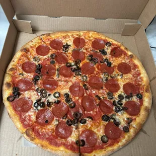 16" Large Cheese Pizza with Pepperoni and Black Olives