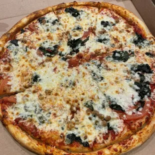 Spinach Florentine Pizza with sausage