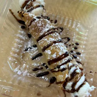 Canoli - YUM!!! Just enough filling and drizzle...