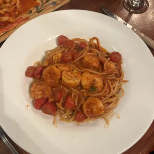 Spaghetti with red sauce and shrimp