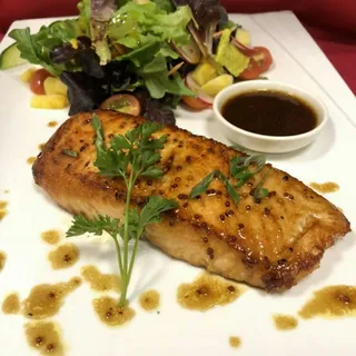 Seared Salmon Salad