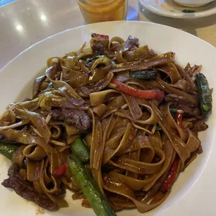 Good drunken noodles w beef