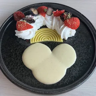 Berry Pavlova