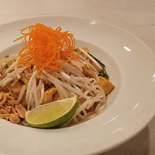 Pad thai with chicken.