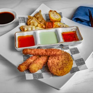 food, chicken wings and fried chicken