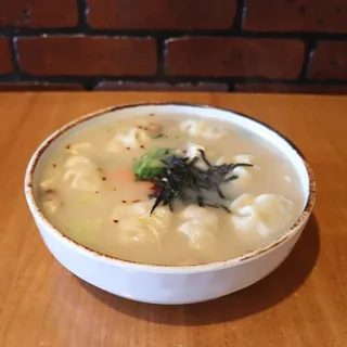 Korean Dumpling Soup