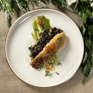 Lemon Parmesan Salmon with Mango,
Pineapple, Black Rice, Slatki Sauce