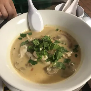 Tom Kha