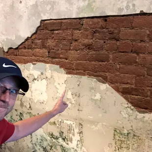 Ok, I have a thing for exposed brick. So cool!