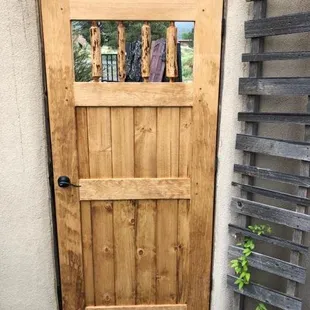 Pine entry gate, flat top.