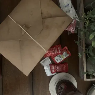 Order was nicely boxed, can of soda for the beverage and utensils. Nice and neat.