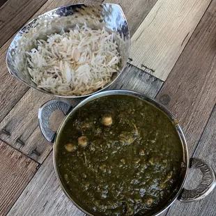 a bowl of rice and a bowl of green curry