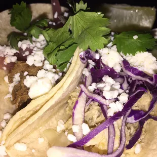 Barbacoa with cotija cheese, pickled onion/ jalapeño lime chicken with shaved red cabbage and yellow onion also with cotija.  #streettacos