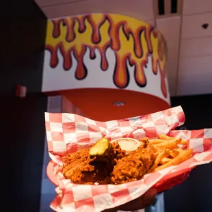 food, chicken wings and fried chicken