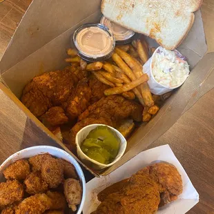 food, chicken wings, chicken wings and fried chicken, bbq wings, chicken, bbq chicken, fried chicken wings, fried chicken, poultry