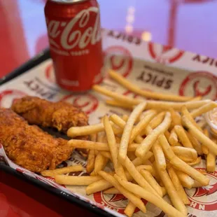 food, chicken wings and fried chicken