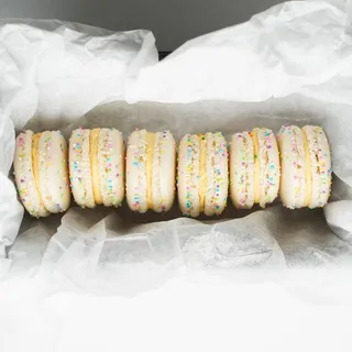 Birthday cake French macaron