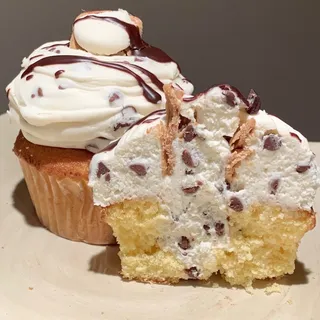 Large Cannoli Cupcake