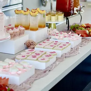 We provide all decor for the spread, set up and breakdown