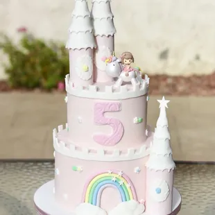 Castle and unicorn - dream cake for many little girls
