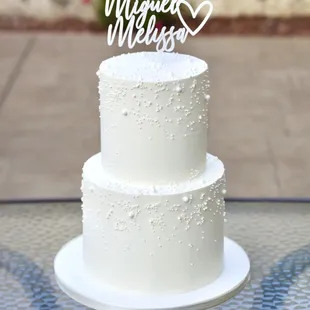 Minimalistic wedding cake