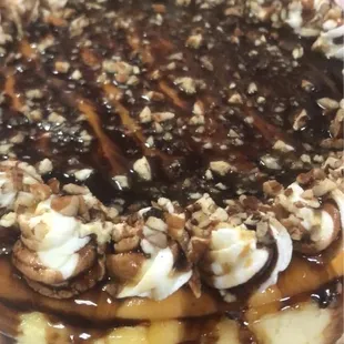 a cheesecake on a plate