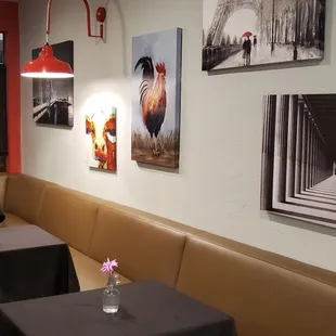 Nice ambiance in this new Italian spot. Love the decor and the food is even better!