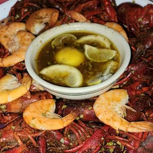 2lbs boiled crawfish and half a lb of shrimp with Desi sauce.