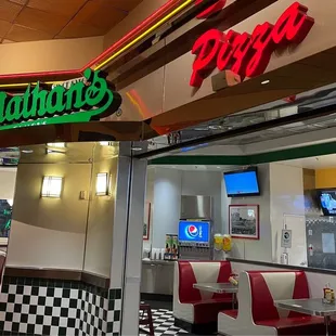 Love the classic 50's decor