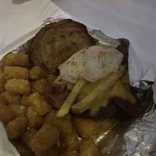 Hangover burger and tots