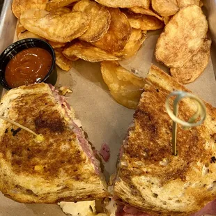 Reuben with Saratoga chips