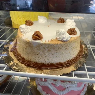 Carmel cake with white topping