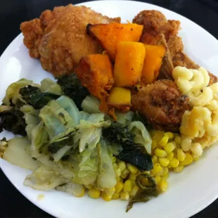 Traditional Fried Chicken with lots of veggies and a bit of mac &amp; cheese.