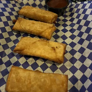 Wonton mozzarella sticks