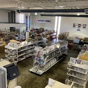 Pizza pans and serving supplies
Steam table pans