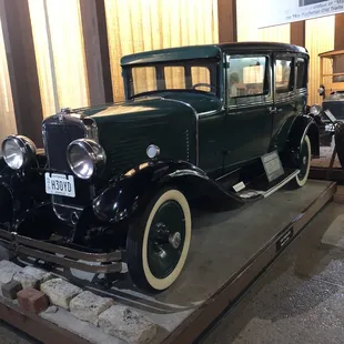Antique automobile