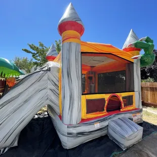 T-Rex Bounce House Combo!  

If you need a Sacramento Bounce House Rental, contact Natomas Jumpers! @NatomasJumpers