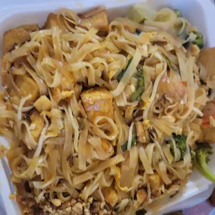 Tofu and veggie pad thai